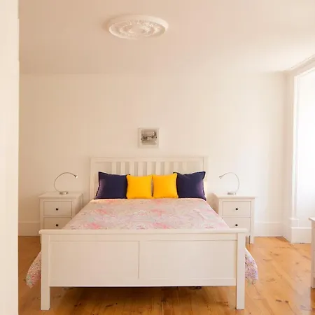 Bright And Spacious Apartment In Historic Lisbon Neighborhood - Ttl269-3